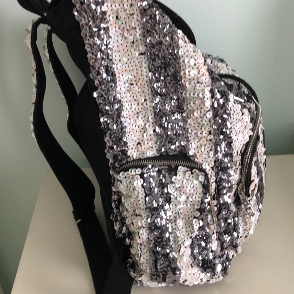 ❗️SOLD ❗️NWOT Victoria’s Secret Sequins Backpack - Picture 4 of 8